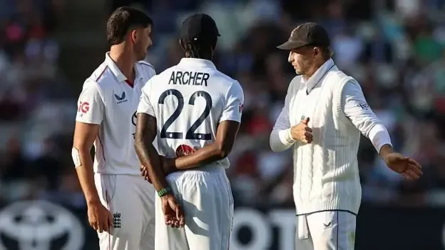 England captain Joe Root discusses tactics at Edgbaston
